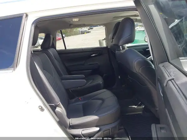 5TDGZRBH3MS136153 2021 TOYOTA HIGHLANDER - Image 8
