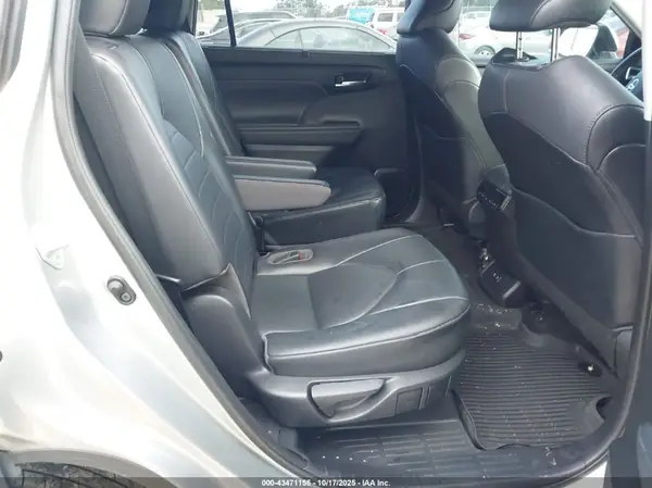 5TDGZRBH3MS142616 2021 TOYOTA HIGHLANDER - Image 8