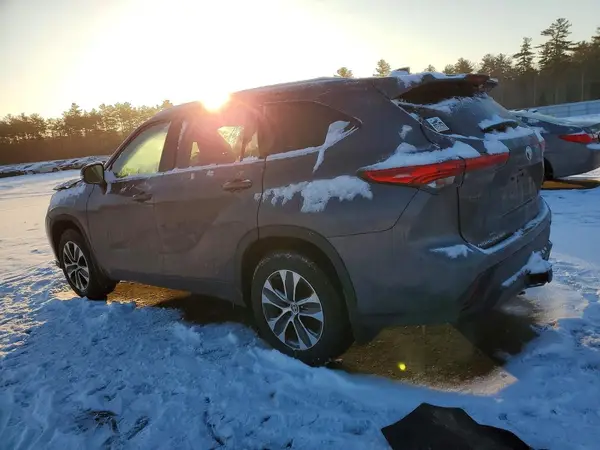 5TDGZRBH3MS149999 2021 TOYOTA HIGHLANDER - Image 2