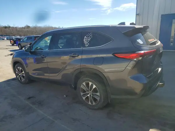 5TDGZRBH3MS154751 2021 TOYOTA HIGHLANDER - Image 2