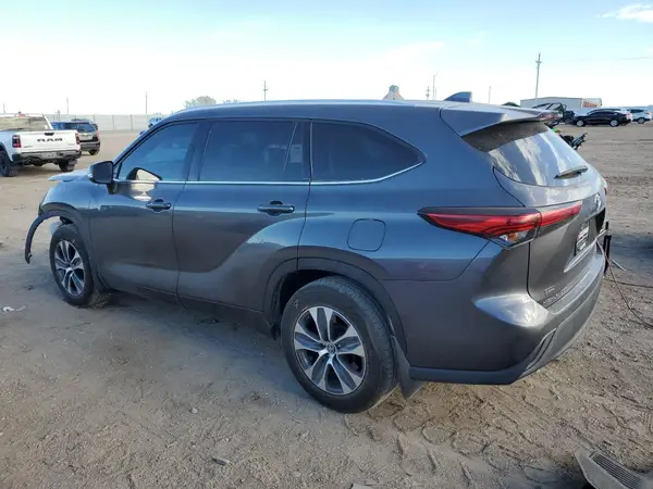 5TDGZRBH3MS525519 2021 TOYOTA HIGHLANDER - Image 2