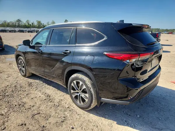 5TDGZRBH3MS536326 2021 TOYOTA HIGHLANDER - Image 2