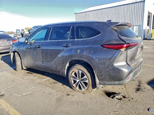 5TDGZRBH3MS538271 2021 TOYOTA HIGHLANDER - Image 2