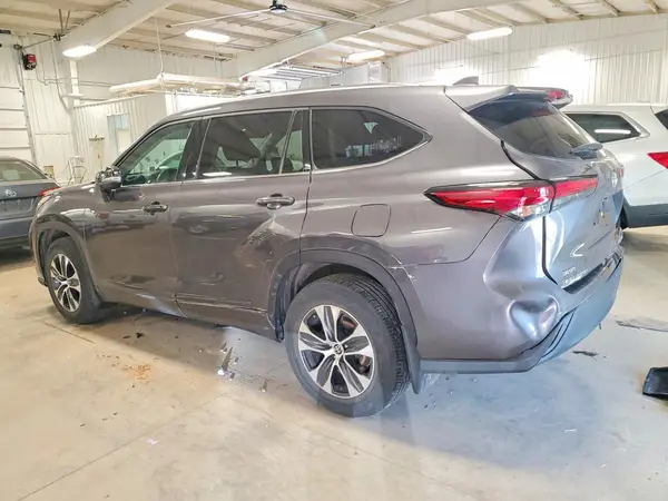 5TDGZRBH3MS538318 2021 TOYOTA HIGHLANDER - Image 2