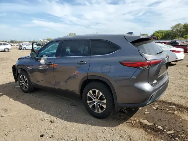 5TDGZRBH3MS544121 2021 TOYOTA HIGHLANDER - Image 2