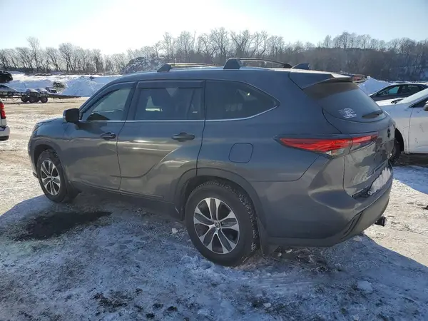 5TDGZRBH3MS544345 2021 TOYOTA HIGHLANDER - Image 2