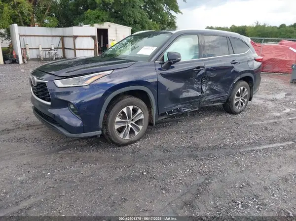 5TDGZRBH3MS544894 2021 TOYOTA HIGHLANDER - Image 2