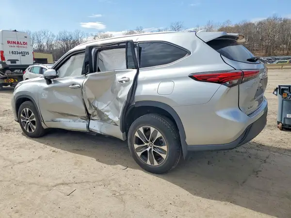 5TDGZRBH3MS546791 2021 TOYOTA HIGHLANDER - Image 2