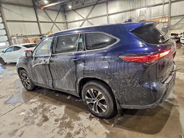 5TDGZRBH3MS547181 2021 TOYOTA HIGHLANDER - Image 2