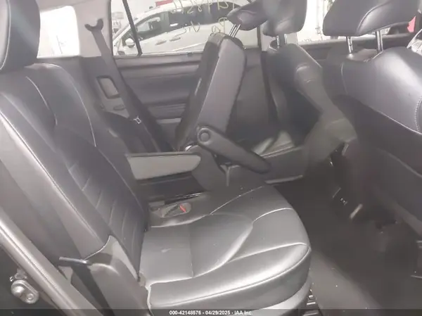 5TDGZRBH3MS548427 2021 TOYOTA HIGHLANDER - Image 8
