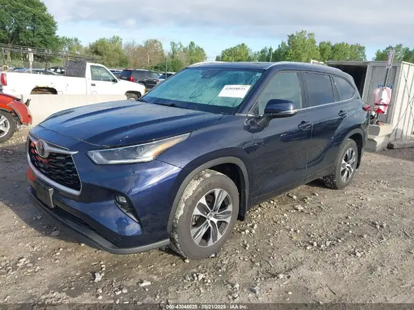 5TDGZRBH3MS549710 2021 TOYOTA HIGHLANDER - Image 2