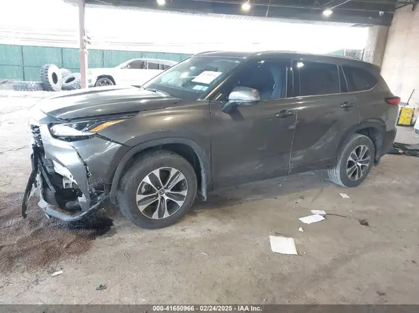 5TDGZRBH3MS551537 2021 TOYOTA HIGHLANDER - Image 2
