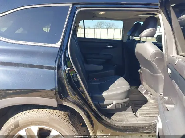 5TDGZRBH3MS556690 2021 TOYOTA HIGHLANDER - Image 8