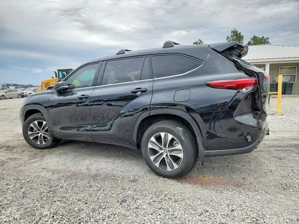 5TDGZRBH3MS559136 2021 TOYOTA HIGHLANDER - Image 2