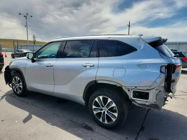 5TDGZRBH3NS163967 2022 TOYOTA HIGHLANDER - Image 2