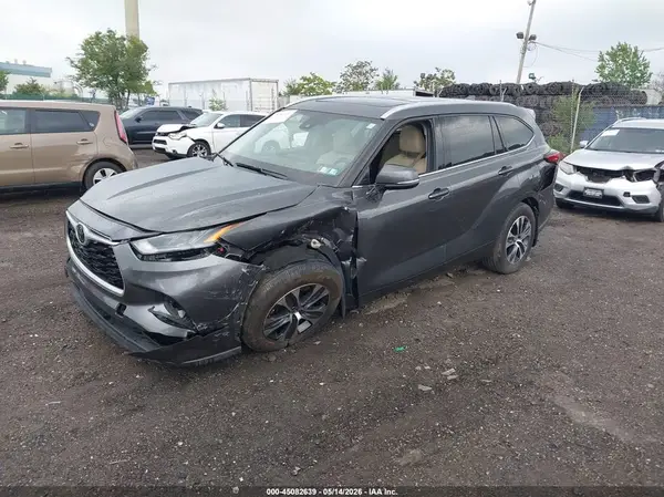 5TDGZRBH3NS184804 2022 TOYOTA HIGHLANDER - Image 2