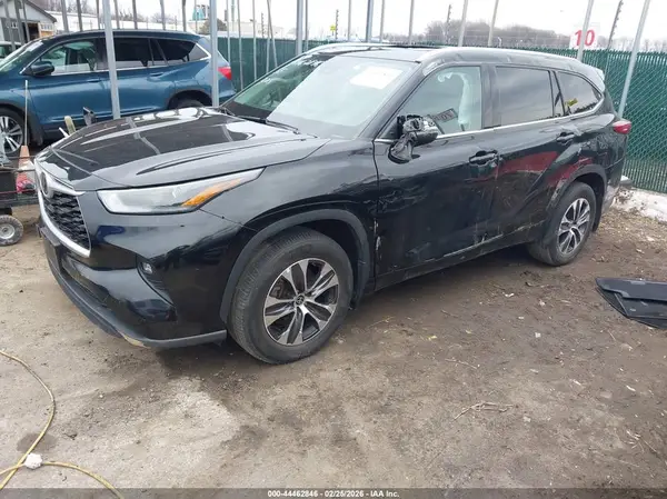 5TDGZRBH3NS189372 2022 TOYOTA HIGHLANDER - Image 2