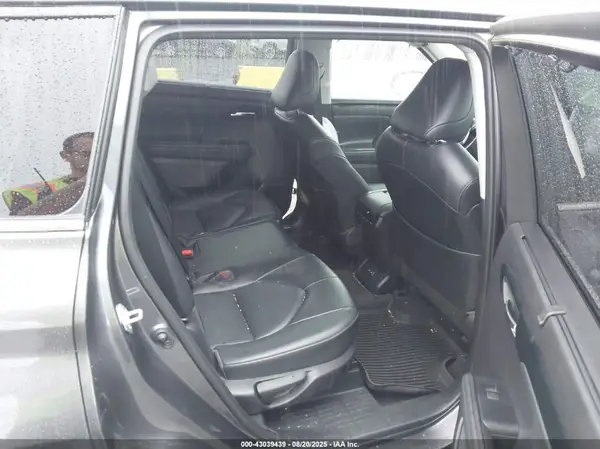 5TDGZRBH3NS190375 2022 TOYOTA HIGHLANDER - Image 8