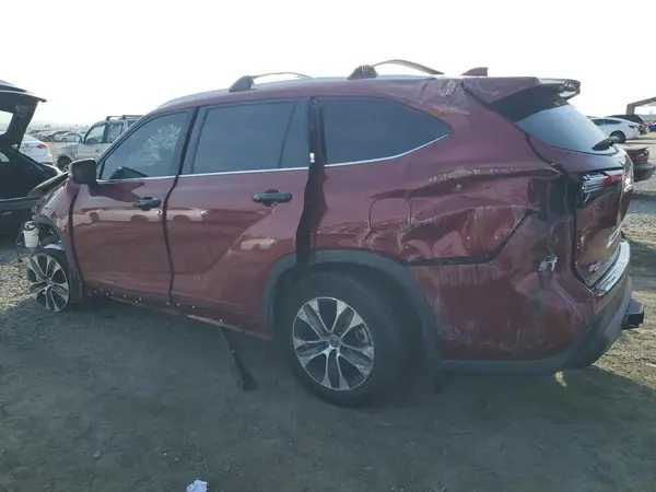 5TDGZRBH3NS203707 2022 TOYOTA HIGHLANDER - Image 2