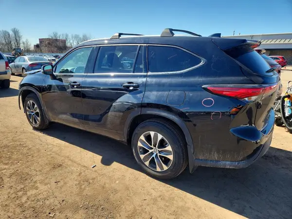 5TDGZRBH3NS206672 2022 TOYOTA HIGHLANDER - Image 2