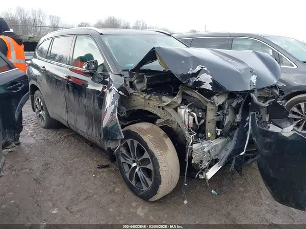 5TDGZRBH3NS208213 2022 TOYOTA HIGHLANDER - Image 1