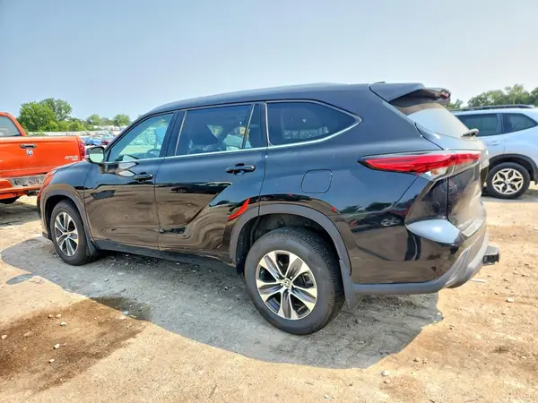 5TDGZRBH3NS220572 2022 TOYOTA HIGHLANDER - Image 2
