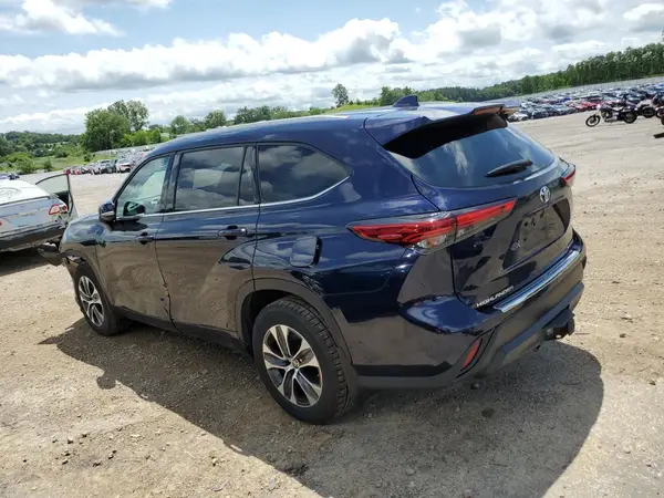 5TDGZRBH3NS227229 2022 TOYOTA HIGHLANDER - Image 2