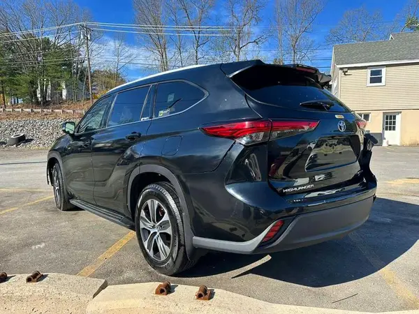 5TDGZRBH3NS229269 2022 TOYOTA HIGHLANDER - Image 2