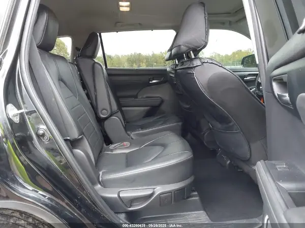 5TDGZRBH3NS231815 2022 TOYOTA HIGHLANDER - Image 8