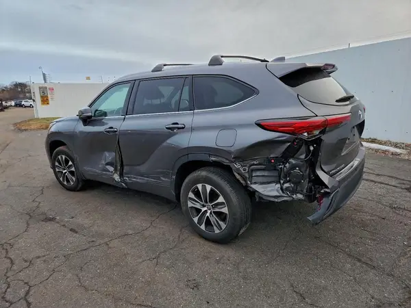 5TDGZRBH3NS237520 2022 TOYOTA HIGHLANDER - Image 2