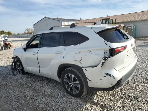 5TDGZRBH3NS244743 2022 TOYOTA HIGHLANDER - Image 2