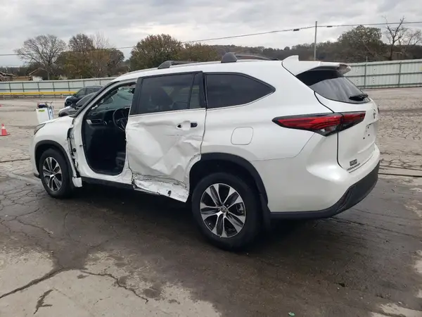 5TDGZRBH3NS246962 2022 TOYOTA HIGHLANDER - Image 2