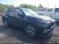 5TDGZRBH3NS251577 2022 TOYOTA HIGHLANDER