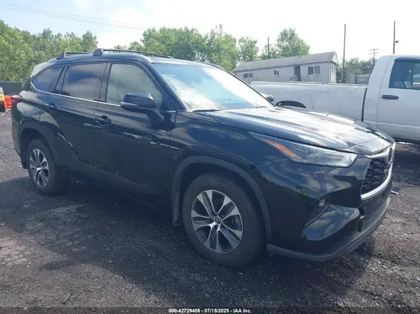 5TDGZRBH3NS251577 2022 TOYOTA HIGHLANDER - Image 1