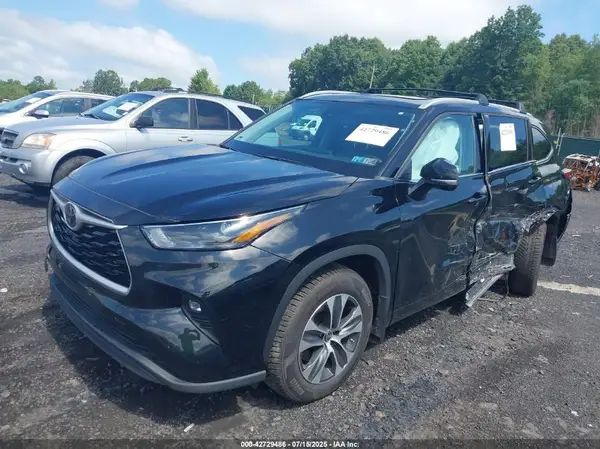5TDGZRBH3NS251577 2022 TOYOTA HIGHLANDER - Image 2