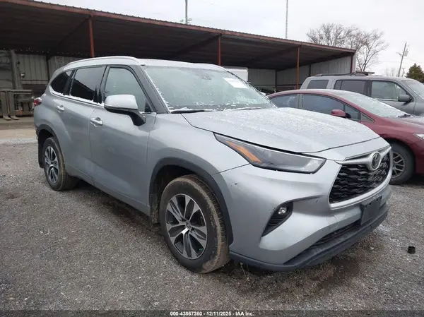 5TDGZRBH3NS561485 2022 TOYOTA HIGHLANDER - Image 1
