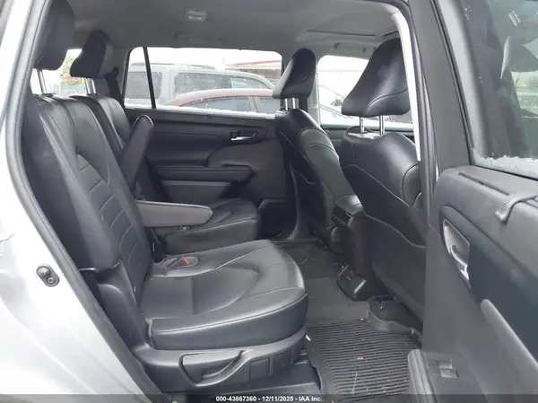 5TDGZRBH3NS561485 2022 TOYOTA HIGHLANDER - Image 8