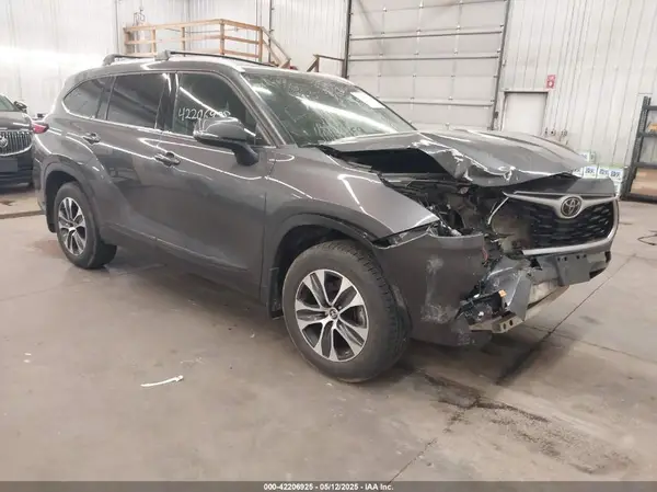 5TDGZRBH3NS568887 2022 TOYOTA HIGHLANDER - Image 1