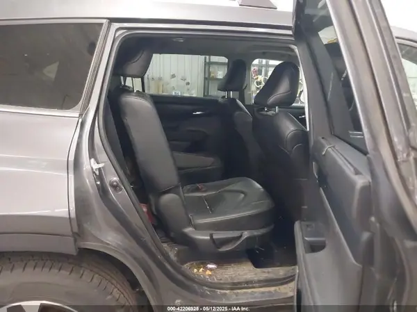 5TDGZRBH3NS568887 2022 TOYOTA HIGHLANDER - Image 8