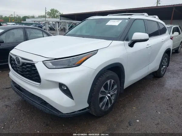5TDGZRBH3NS571871 2022 TOYOTA HIGHLANDER - Image 2