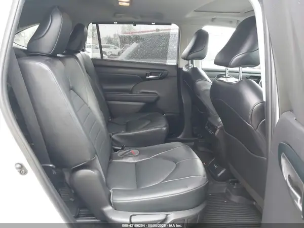 5TDGZRBH3NS571871 2022 TOYOTA HIGHLANDER - Image 8