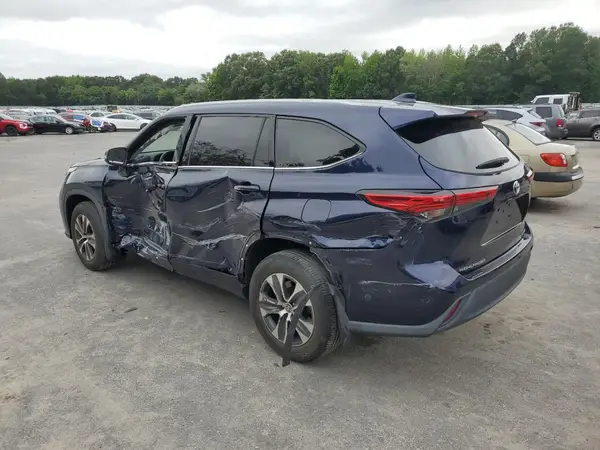 5TDGZRBH3NS573796 2022 TOYOTA HIGHLANDER - Image 2