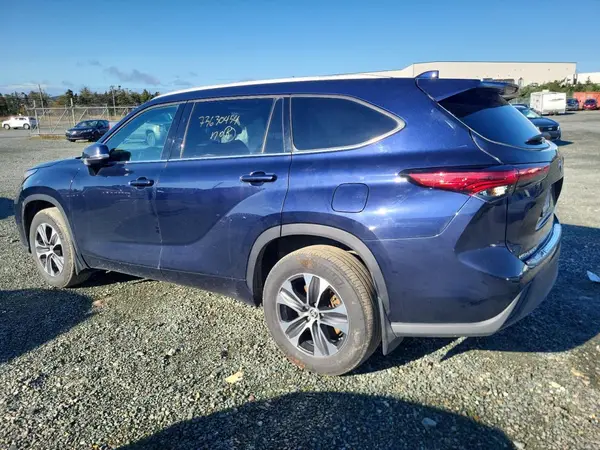 5TDGZRBH3NS576942 2022 TOYOTA HIGHLANDER - Image 2