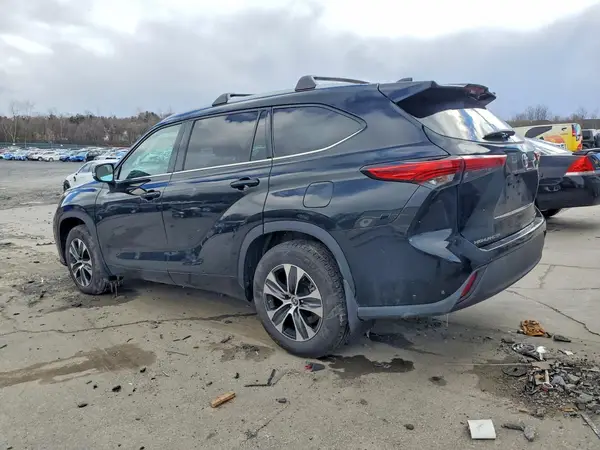 5TDGZRBH3NS578304 2022 TOYOTA HIGHLANDER - Image 2