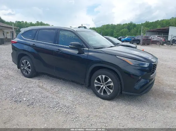 5TDGZRBH3NS587245 2022 TOYOTA HIGHLANDER - Image 1