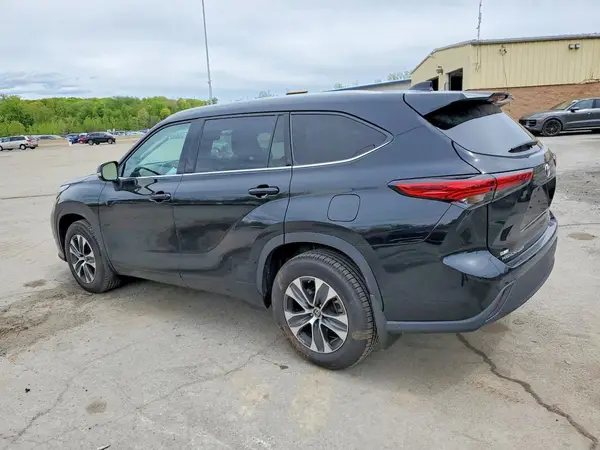 5TDGZRBH3NS587424 2022 TOYOTA HIGHLANDER - Image 2