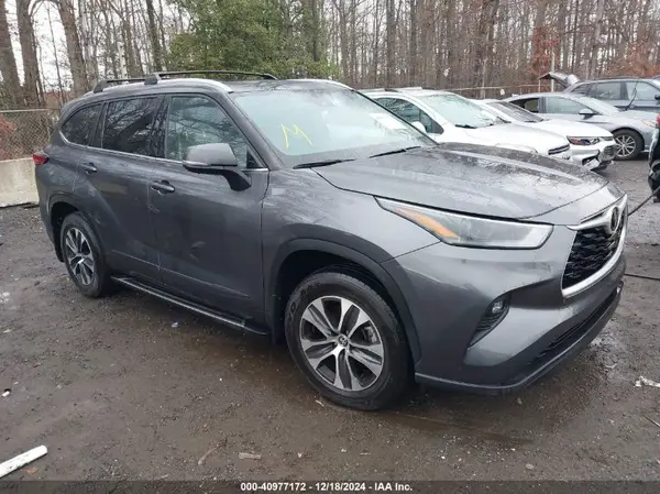 5TDGZRBH3NS589352 2022 TOYOTA HIGHLANDER - Image 1