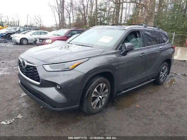 5TDGZRBH3NS589352 2022 TOYOTA HIGHLANDER - Image 2
