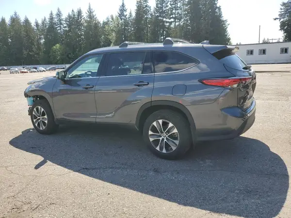 5TDGZRBH3NS594857 2022 TOYOTA HIGHLANDER - Image 2