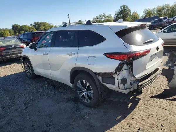 5TDGZRBH3NS597080 2022 TOYOTA HIGHLANDER - Image 2